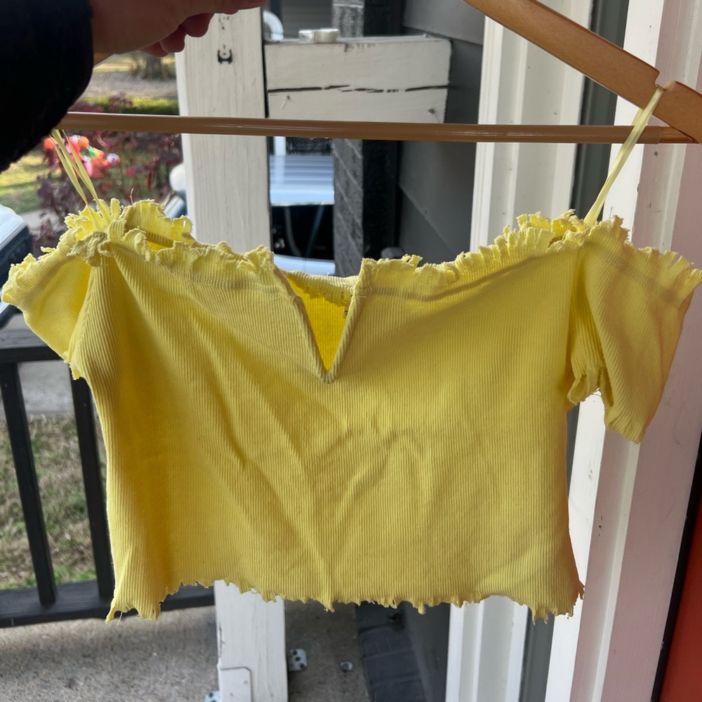 Le Lis Yellow Fringe Crop Top size M